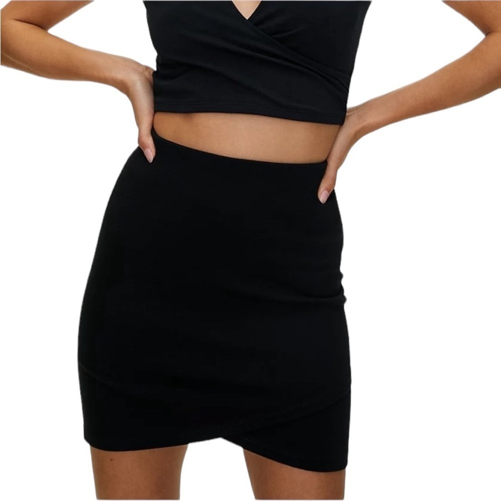 Aritzia Black Mini Skirt new
